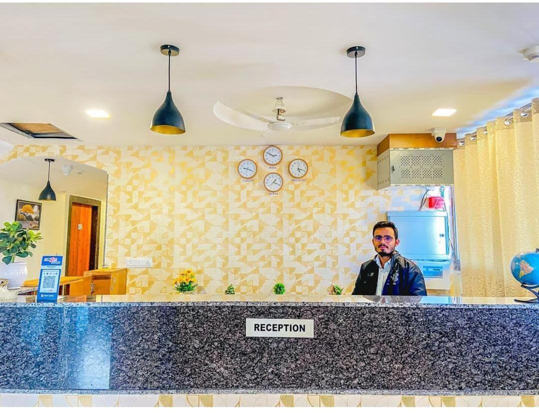 Hotel Alexa By Abc Ahmedabad Bagian luar foto