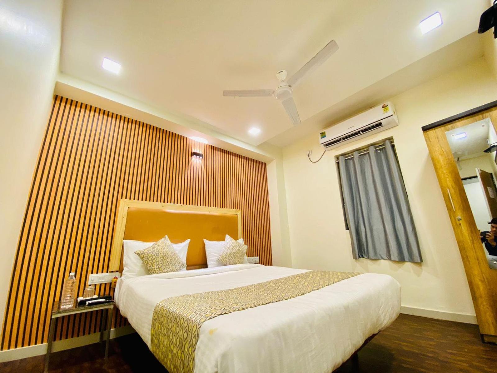 Hotel Alexa By Abc Ahmedabad Bagian luar foto