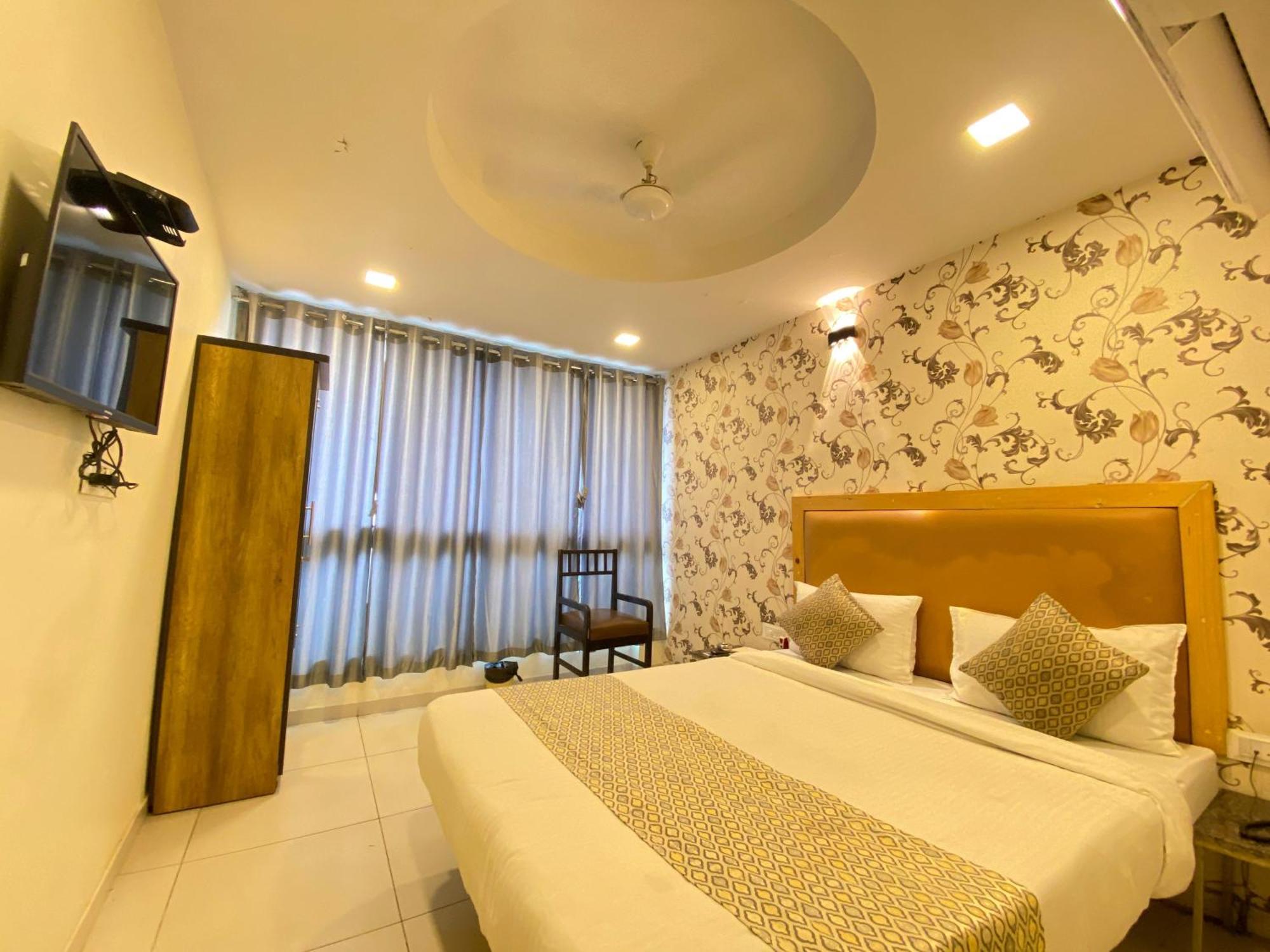 Hotel Alexa By Abc Ahmedabad Bagian luar foto