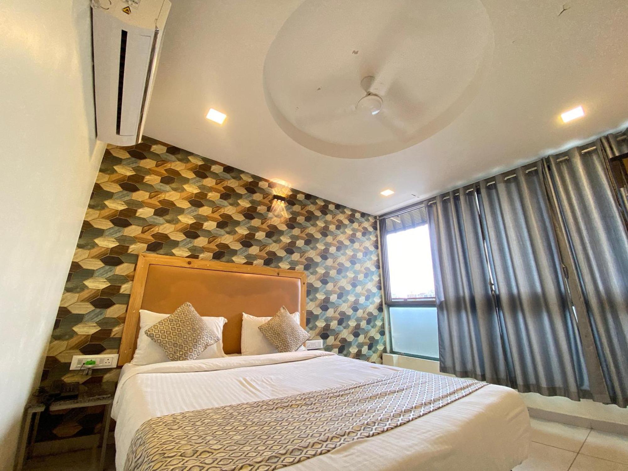 Hotel Alexa By Abc Ahmedabad Bagian luar foto
